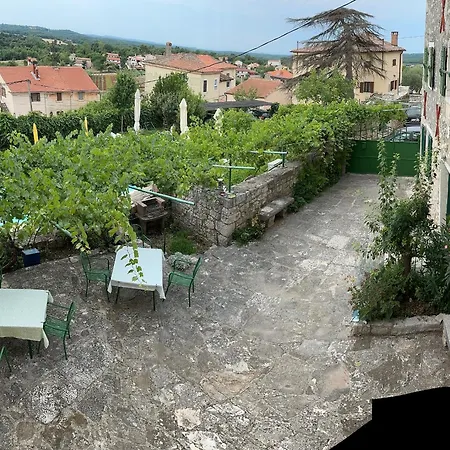 2 4* Višnjan